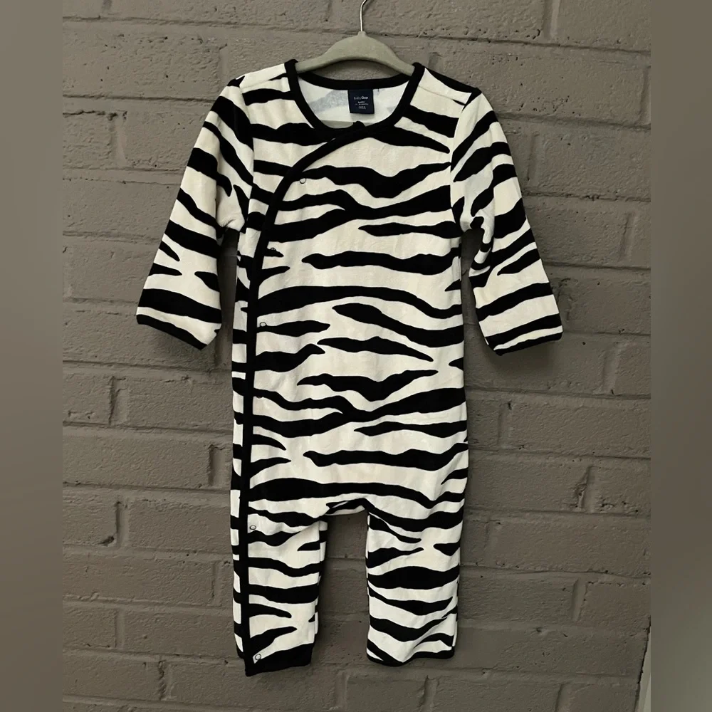Gap - Baby Gap NWT onsie lounger 12-18 months
